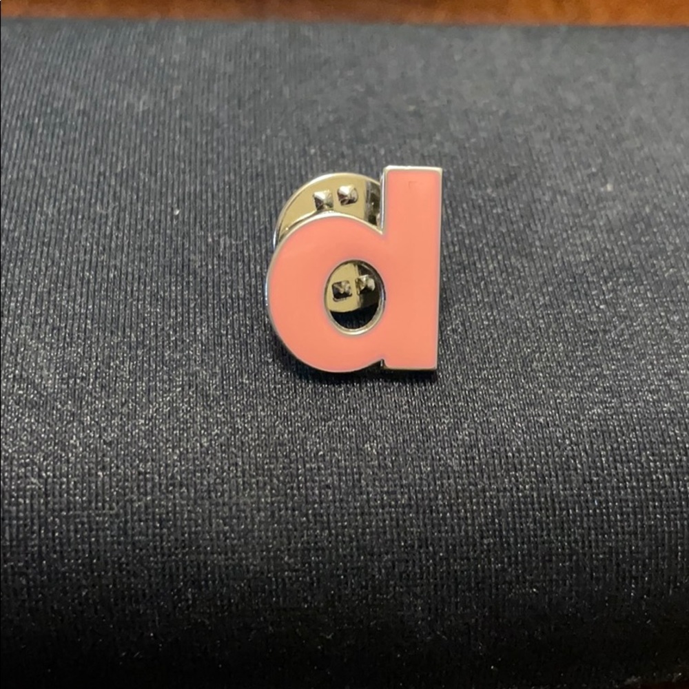 Gap d or p Pin / Brooch